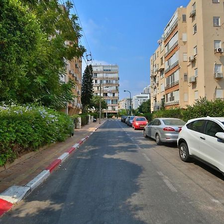 City Center Luxury Apartment In Netanja Exterior foto