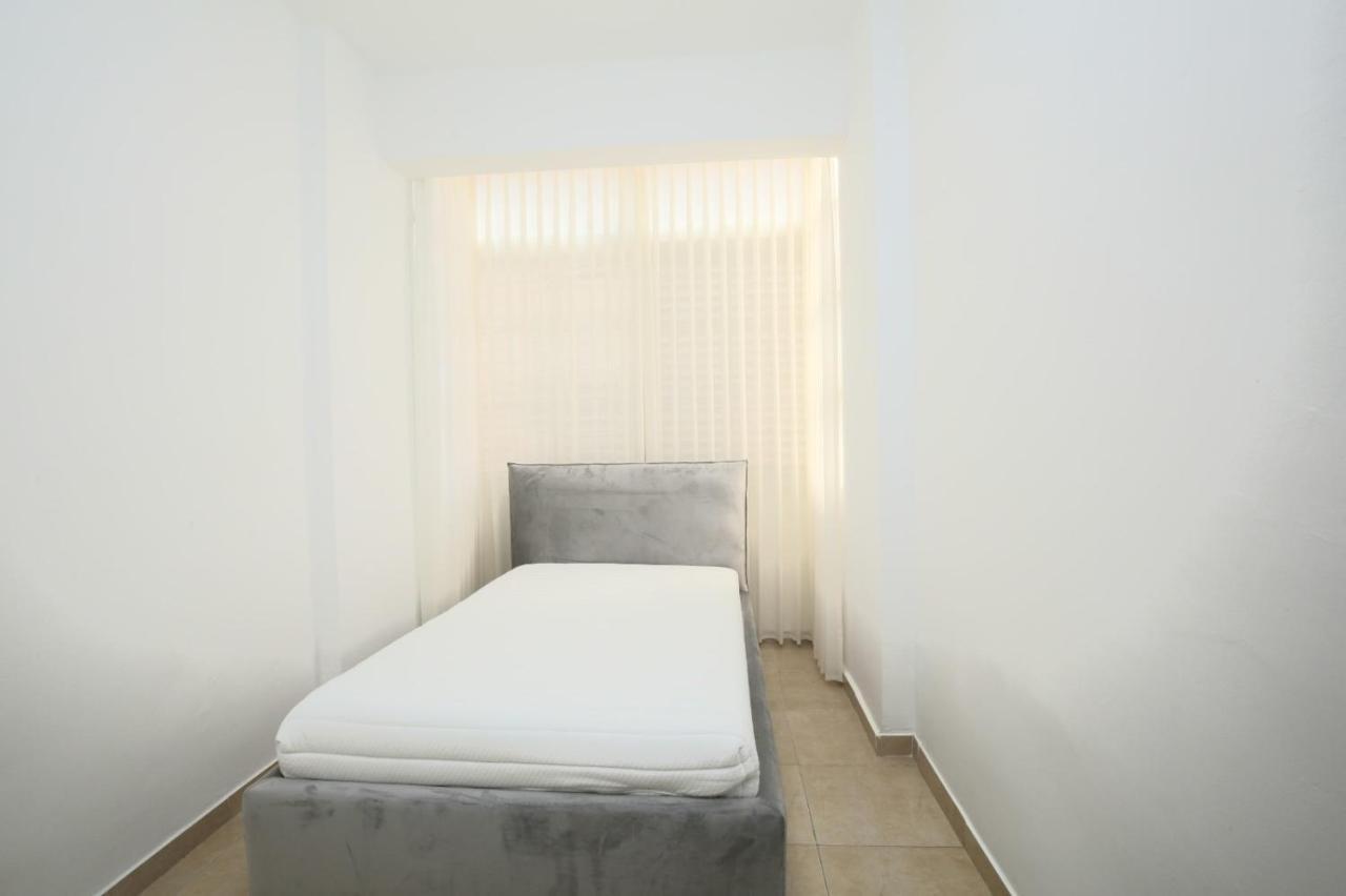 City Center Luxury Apartment In Netanja Exterior foto